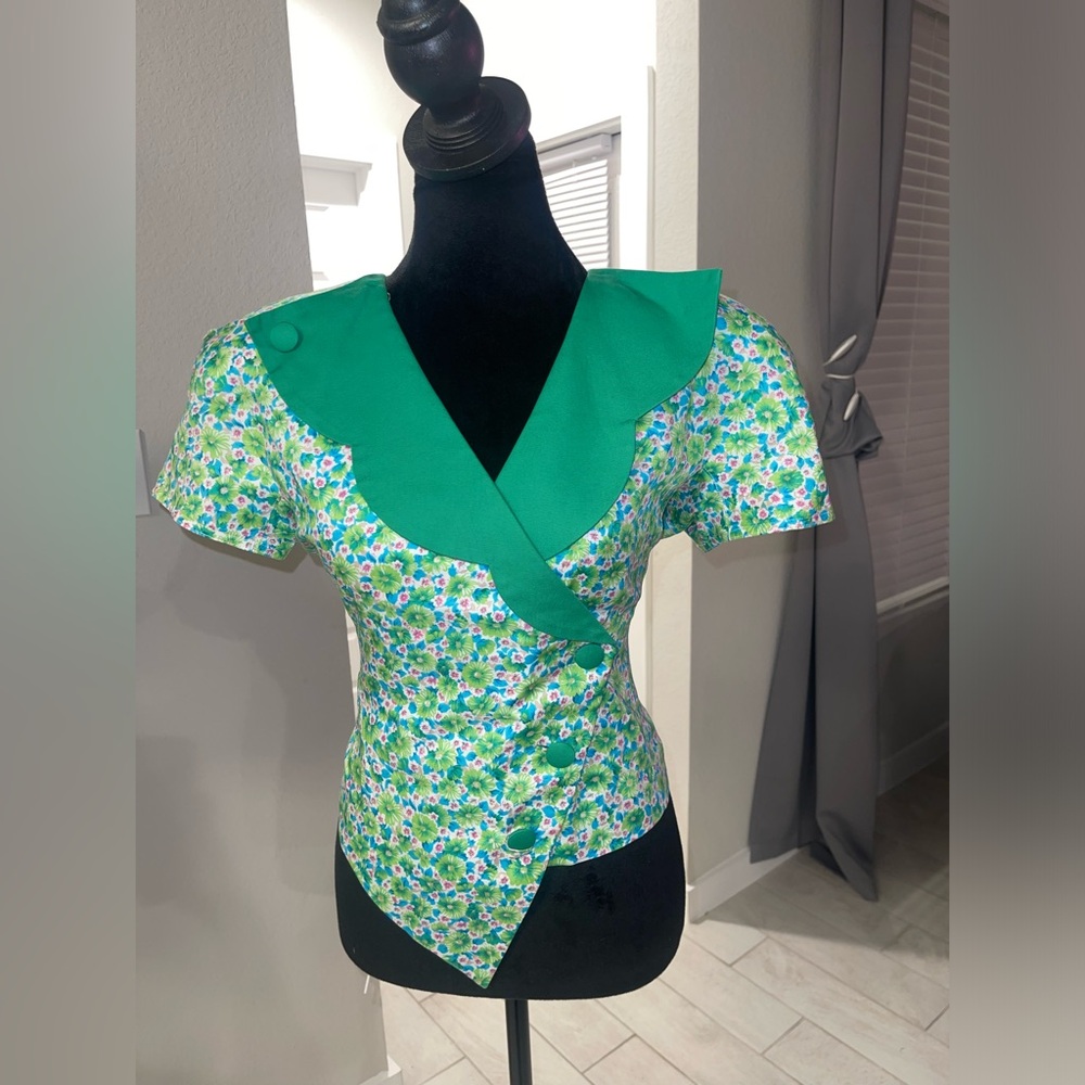 Vintage Balenciaga women floral print wide collar padded shoulder blouse Sz 38